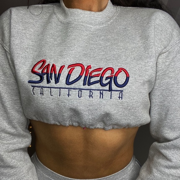 Gildan Tops - Vintage 90s San Diego Calefornia Cropped Crewneck